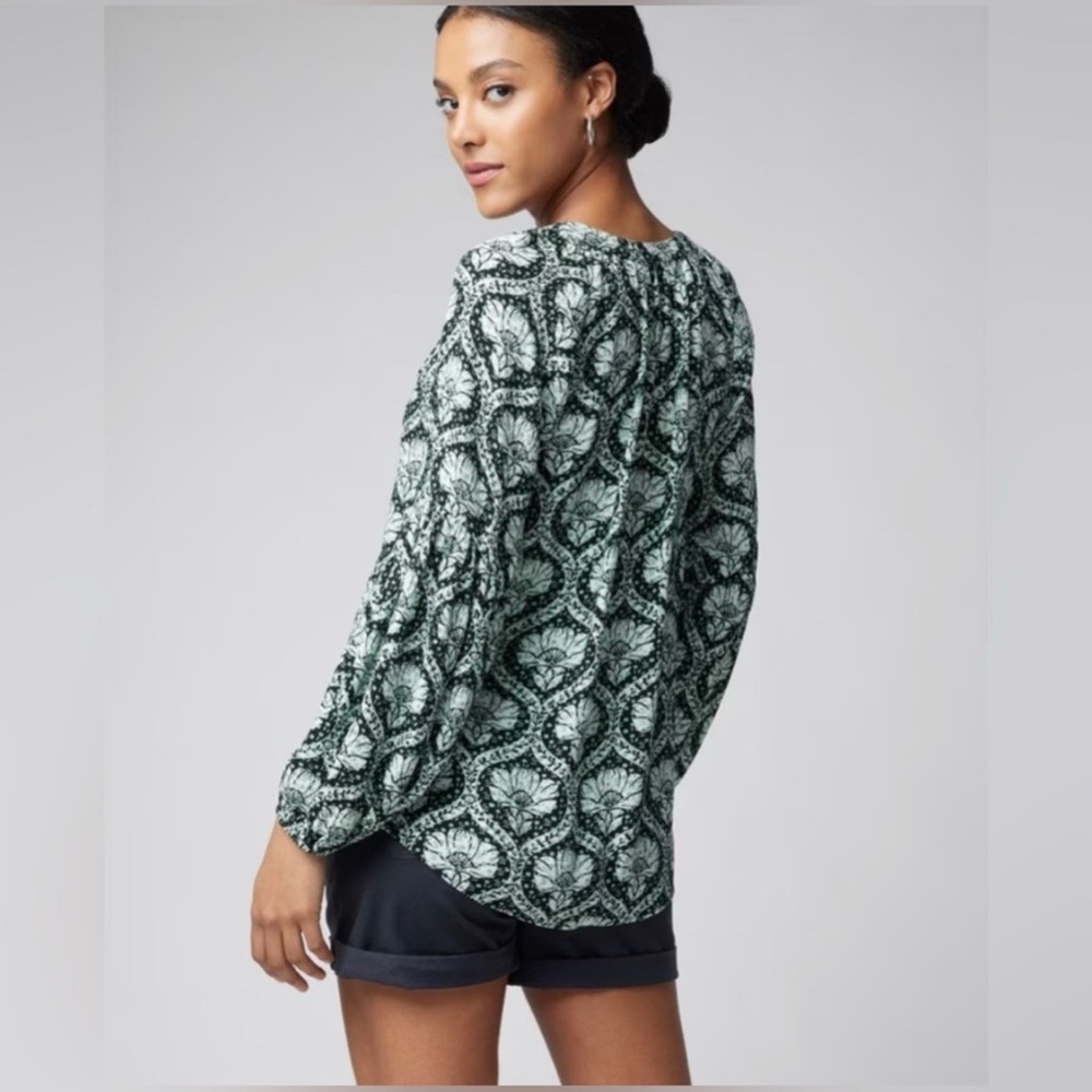White House Black Market Crinkle Blouse - Picture 3 of 15